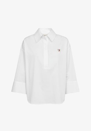 Hvid langærmet poloshirt med brede manchetter, en spids krave, skjult knaplukning og et lille farverigt "M" logo på venstre bryst.