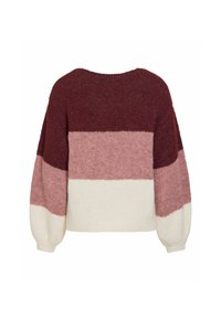 Pull en maille épaisse avec larges rayures horizontales en rouge foncé, rose poudré et blanc cassé, manches longues bouffantes et encolure ronde.