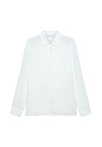 Wit shirt met lange mouwen en een klassieke kraag, voorzien van een knoopsluiting aan de voorkant en een gladde textuur. Eenvoudig ontwerp, zonder patronen of versieringen.