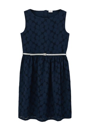 Abito senza maniche di un blu navy con motivo floreale in pizzo, vita stretta e dettagli con cintura argentata. Tessuto morbido, design alla lunghezza del ginocchio.