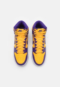 Nike Sportswear DUNK RETRO - Sapatilhas de cano alto - court purple/university gold/white