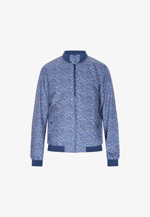 Kék bomber dzseki virágmintával, piros és fehér kiegészítőkkel, cipzáros elülső résszel, bordás gallérral, mandzsettákkal és alsó széllel. Könnyű anyagból készült.