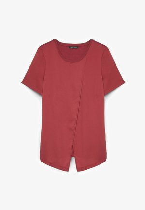 Tummanpunainen lyhythihainen paita, jossa pyöreä pääntie ja etupuolella epäsymmetrinen päällekäynti.