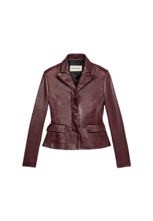 Burgunderfarbener Lederblazer mit figurbetontem Schnitt, schmalem Revers, zwei Vorder- taschen und glatter Textur. Markenlabel "Trussardi" innen sichtbar.