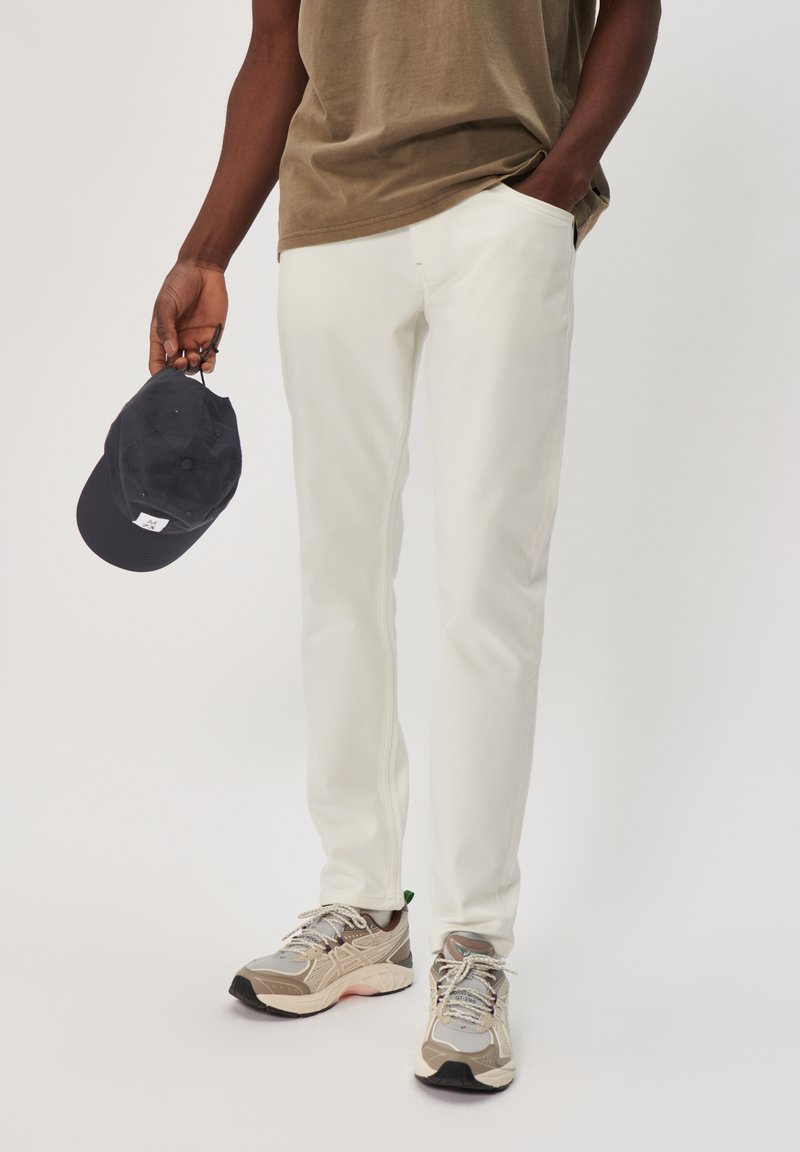 Matinique MAPETE - Slim fit jeans - broken white