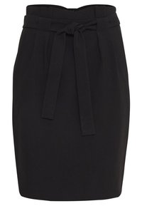 Jupe noire taille haute longueur genou avec une ceinture en tissu nouée en nœud à l’avant et des plis subtils sous la ceinture.