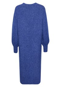 Vestido de punto azul con una textura suave, mangas largas tipo globo y un ajuste holgado. Presenta un escote redondo y un diseño hasta la rodilla.