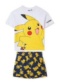 T-shirt bianca a maniche corte con una grande grafica di Pikachu gialla. Pantaloni corti blu navy con un motivo ripetuto di Pikachu in giallo. Materiale in cotone.