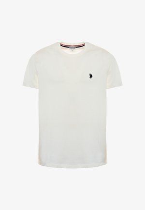 T-shirt bianco in cotone con maniche corte, scollatura rotonda e un piccolo logo di un giocatore di polo nero sul lato sinistro del petto. Design semplice, superficie liscia.