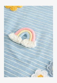 Nije odabrano, blue crochet rainbow flowers