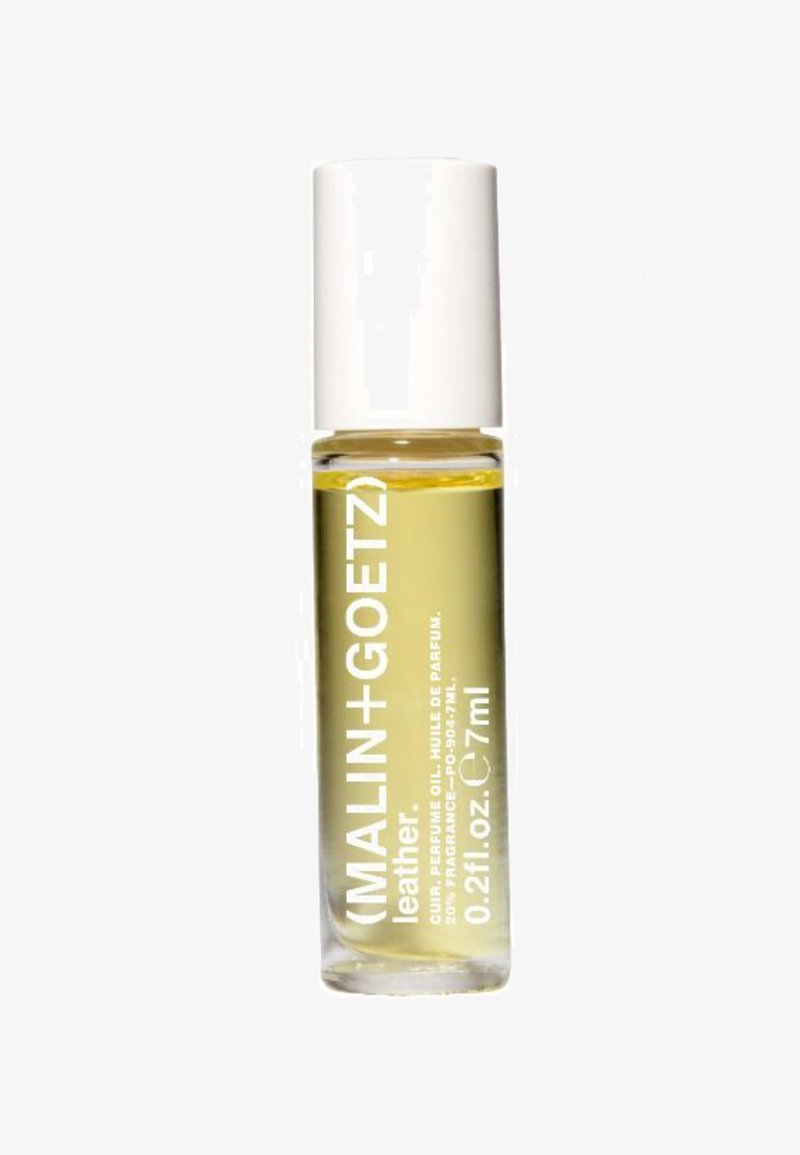 Kleine klare Glasrollerflasche mit gelbem Parfümöl, weißem Deckel, beschriftet mit MALIN+GOETZ Leder, 0,21 fl. oz. 7 ml.