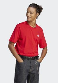 adidas Sportswear Camiseta básica - better scarlet
