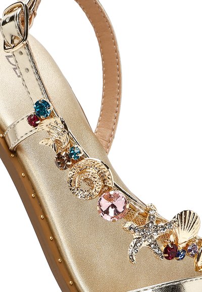 Palado Sandali Naforao By Sila Sahin | Eleganti E Comode Scarpe Estive Con Pietre E Cinturino Regolabile