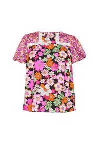 Blomsterbluse med sort baggrund; har lyse pink, orange og grønne blomster, korte pufærmer og blonde detaljer ved skulderpartiet.