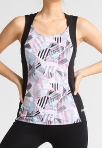 Top senza maniche nero con un motivo geometrico nei colori rosa, blu e nero. Progettato con scollatura rotonda e silhouette attillata.