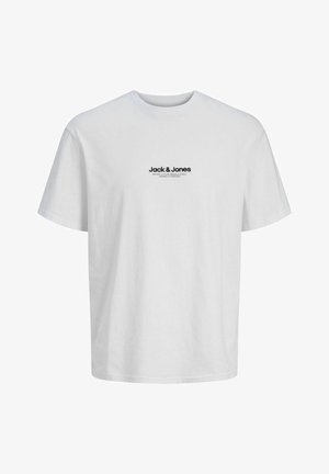 Fehér pamut póló rövid ujjakkal, elöl fekete "Jack & Jones" logóval. Normál szabású, kerek nyakkivágással.