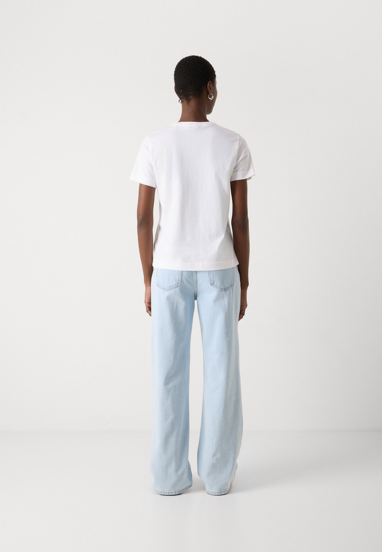 REGULAR FIT