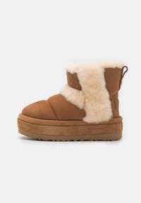 UGG - CLASSIC CHILLAPEAK - Botines con plataforma - chestnut Imagen en miniatura 1