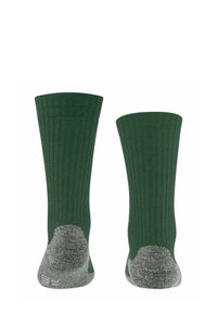 Zielone prążkowane skarpetki sięgające do kolan z szarymi wzmocnieniami na piętach i palcach, wyeksponowane z otworem skierowanym ku górze.