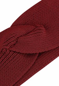 Gestricktes Stirnband in Dunkelrot, mit geflochtenem Design und glatter Textur. Hergestellt aus weichem, dehnbarem Material für hohen Tragekomfort.