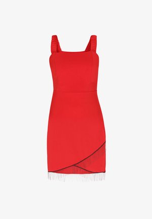 Rochie roșie cu decolteu pătrat, bretele texturate, corset ajustat și tiv asimetric decorat cu detalii din franjuri negri.