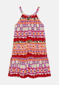 Kolorowa sukienka w kwiatowy wzór z czerwonymi różami i geometrycznymi motywami, bez rękawów, z falbaniastym dołem. Wykonana z lekkiego materiału.