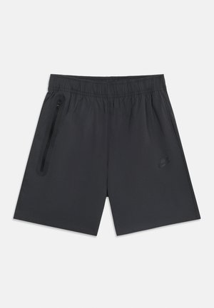 Mustad vabaajarõivad elastse vöörihma ja vasakul küljel lukuga taskuga, paremal jalal peen Nike logo.