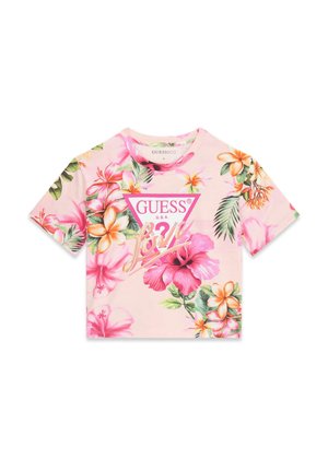 Hellrosa kurzärmliges Crop-Top mit tropischem Blumenmuster und "GUESS U.S.A." Logo in pinkem Dreieck in der Mitte vorne.