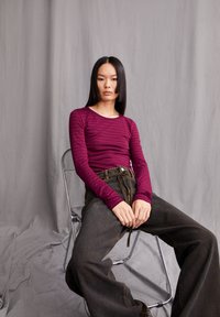 ARMEDANGELS ENRICCAA STRIPES - Langarmshirt - cherry juicecran