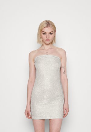 Noisy May STRAPLESS DRESS - Koktailové šaty/večierkové šaty - silver