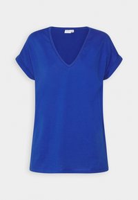 Camiseta azul de manga corta con cuello en V, puños doblados y ajuste regular, mostrada sobre un fondo blanco liso.