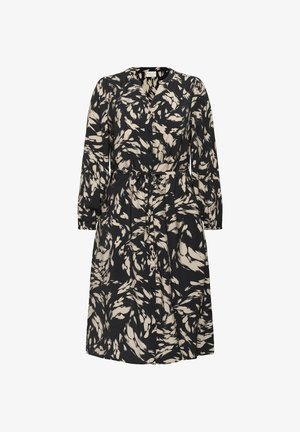 Zwarte jurk met een draaiend crème patroon, lange mouwen, een V-hals, knoopsluiting en een ceintuur in de taille voor een aansluitend silhouet.