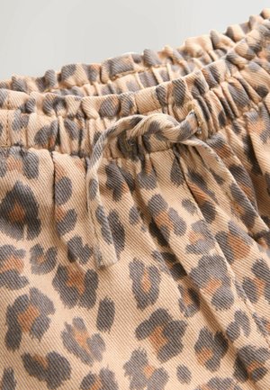 Leopardikuvioista kangasta, jossa on kerätty joustava vyötärönauha ja kiristysnyöri. Maahisen sävyt beige, ruskea ja musta teksturoidulla pinnalla.