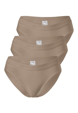 Trois culottes beiges pour femmes empilées, avec des ceintures élastiques présentant un embossage discret de la marque et des étiquettes rectangulaires blanches au centre devant.