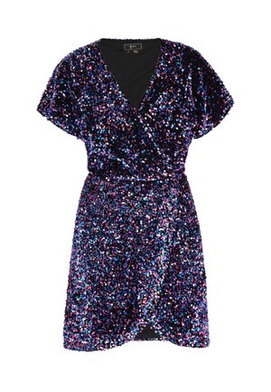 Puku wa sequin yenye shingo ya V ya kina, mikono mifupi, na muundo wa kukunjwa. Ina vipande vingi vya sequin vya rangi tofauti za zambarau giza, buluu, na fedha.