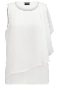 Haut sans manches blanc avec un col rond, présentant un ourlet asymétrique et un design en superposition dans un tissu léger et lisse.