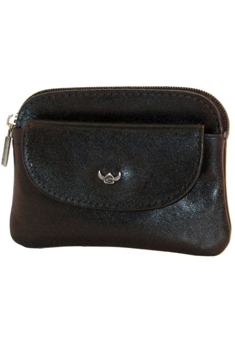 Porte-monnaie en cuir noir avec une forme arrondie, fermeture éclair, poche avec rabat sur le devant et des éléments en métal argenté arborant un détail de logo. Texture lisse.