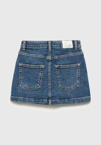 Denim krilo temno modre pranja, z visokim pasom, dvema zadnjima žeparama in robom nad sredino stegna. Vsebuje oznako blagovne znamke.