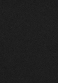 Schwarzer texturierter Stoff mit einem subtilen diagonalen Muster; dichte Webart, die eine glatte, einheitliche Oberfläche bietet.