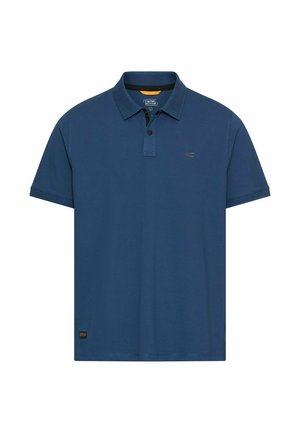 Marineblaues Polohemd mit kurzen Ärmeln, Kragen, Zwei-Knopf-Leiste, kleinem Logo auf der linken Brust und Stoffetikett nahe dem Saum.