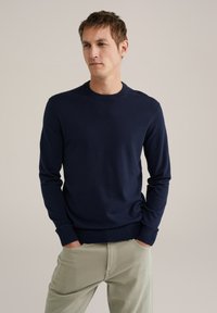 - Sweter