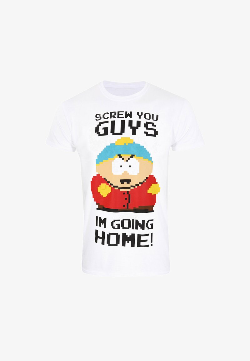 Bílý bavlněný tričko s pixelizovanou kreslenou postavičkou v červeném kabátě se žlutými akcenty, modrou čepicí a černým textem nahoře a dole.