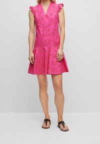 BOSS Koktejlové šaty / šaty na párty - pink