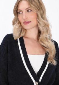 DreiMaster DREIMASTER CARDIGAN - Cardigan - navy offwhite