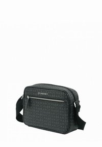 Borsa a spalla nera realizzata in tessuto texturizzato, con motivi di marchio ripetuti, una tasca frontale con zip e una tracolla regolabile.