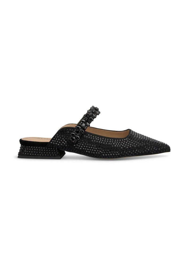 Scarpa slingback nera con punta appuntita, con tomaia testurizzata, cinturino decorato e tacco a blocco. Presenta un motivo intrecciato e una fodera interna liscia.