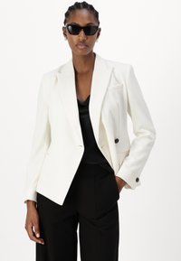 BOSS Blejzr - open white