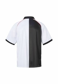 Polo à manches courtes avec un design vertical bicolore noir et blanc, col noir, et poignets de manches noirs avec des accents de coutures rouges.
