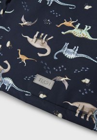 Material de marină cu diferite dinozauri ilustrați în culori și poziții variate, având o etichetă bej "TECH" aproape de margine.