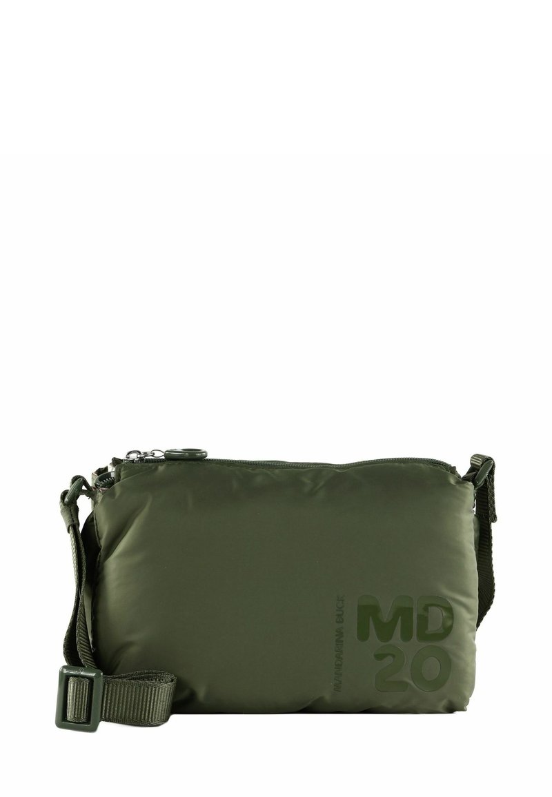Sac bandoulière en nylon vert olive avec texture rembourrée, fermeture éclair, sangle réglable, et logo embossé "MD 20" sur le devant.
